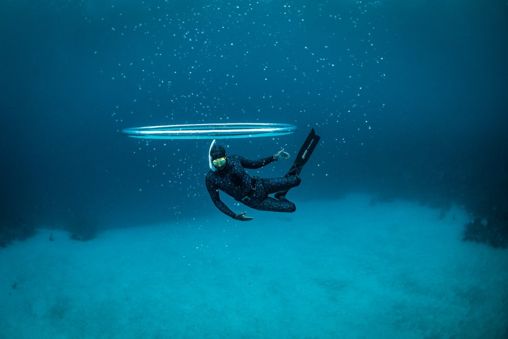 Freediver underwater (c) Predrag-Vuckovic