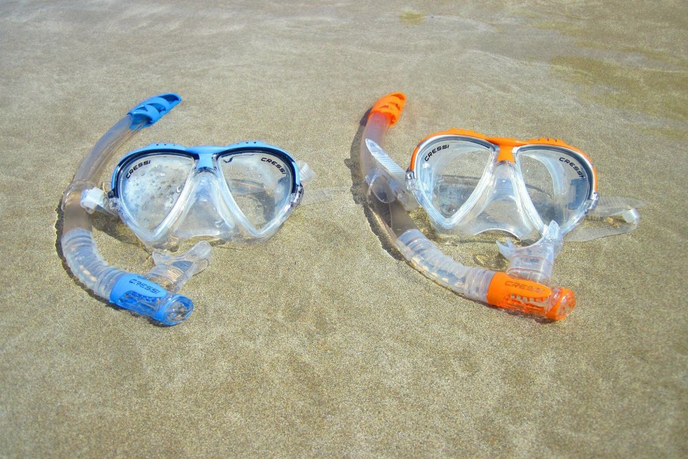 masks at beach (c) pixabay