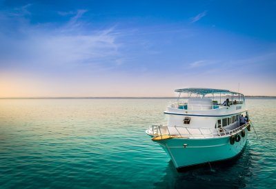 liveaboard diving