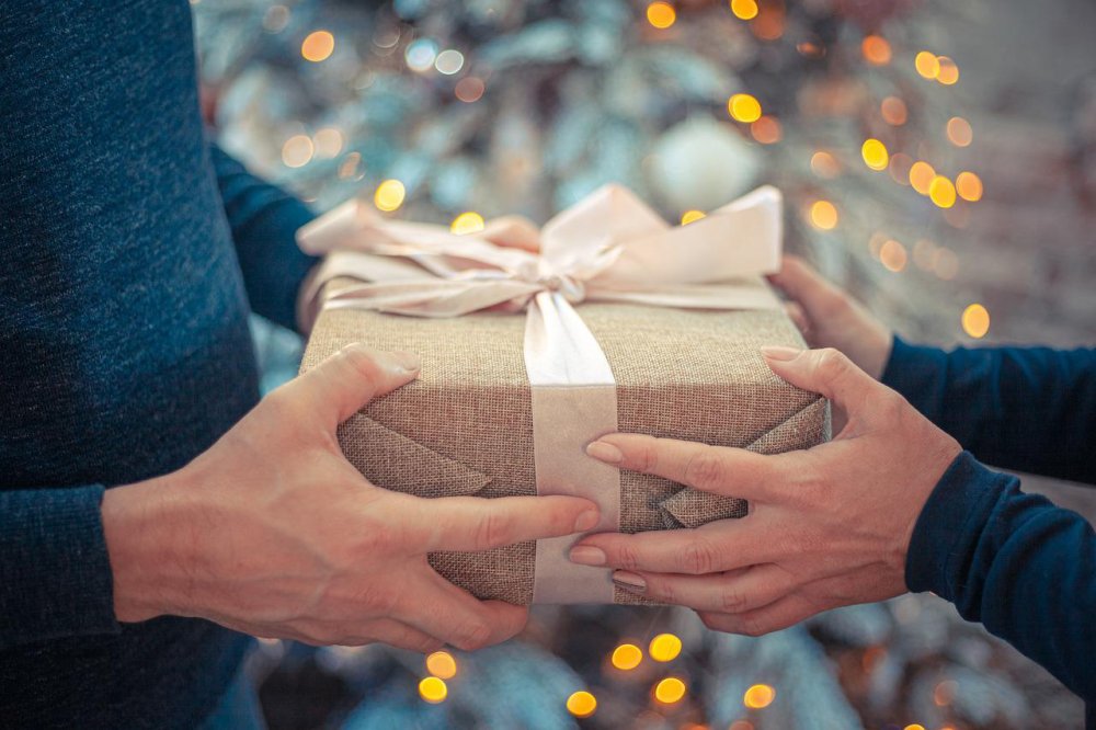 gifts (c) unsplash