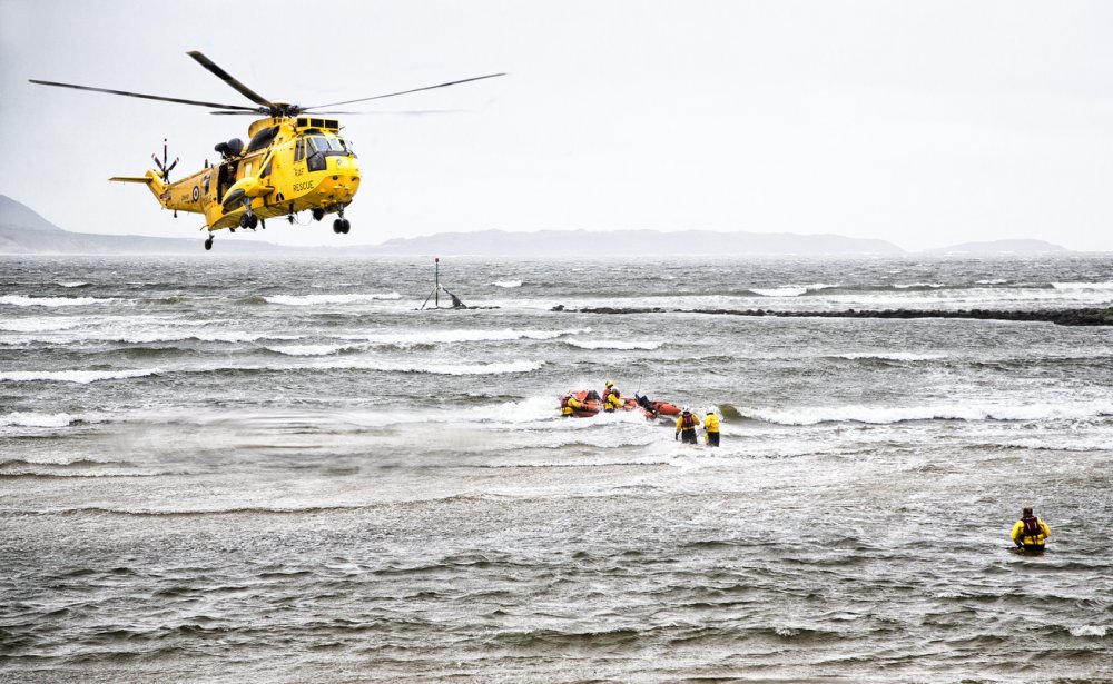 helicopter at the beach (c) iStock-SashaFoxWalters