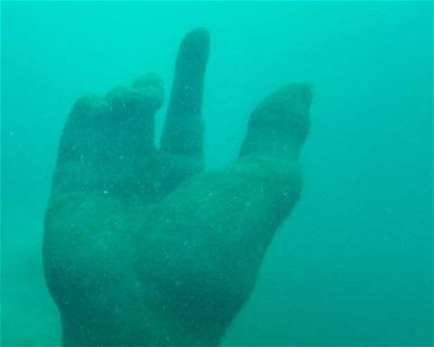 Centeen Memorial Dive Park <span class="text-color-primary text-sm"> (★4.2)</span>