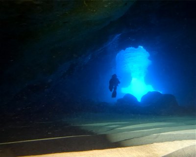 La Grotte Amedien <span class="text-color-primary text-sm"> (★4.7)</span>