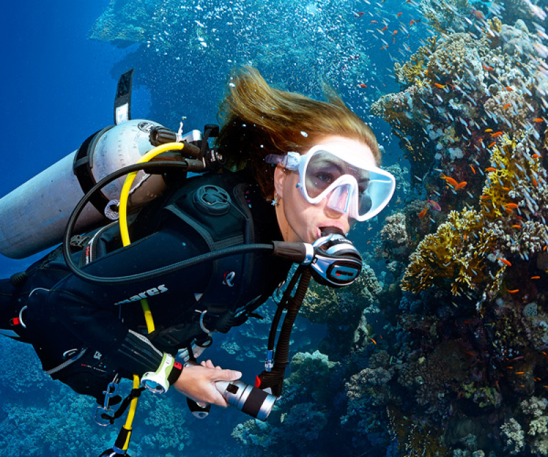 Woman enjoys her dive underwater with peace of mind