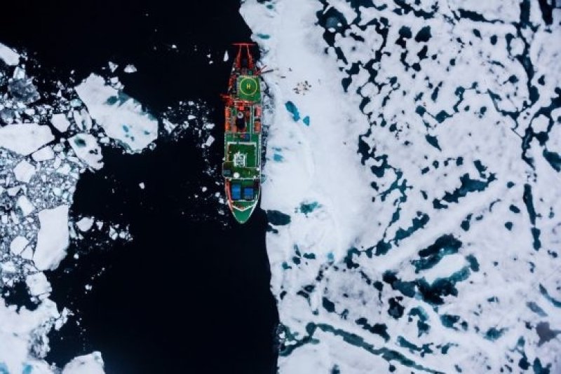 With a length of 118 metres, a cruising speed of 10.5 knots, and a maximum endurance of 75 days, the POLARSTERN is one of the most powerful research vessels in operation today. (c) Alfred-Wegener-Institut / Stefan Hendricks