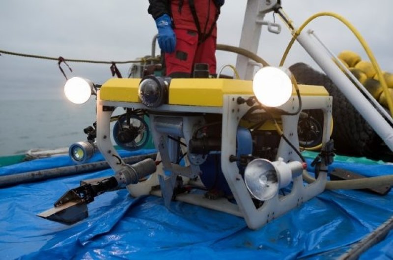 A remotely operated vehicle (ROV) on board Asakaze, a Japanese research vessel chartered by Greenpeace Japan. (© Christian Åslund / Greenpeace)