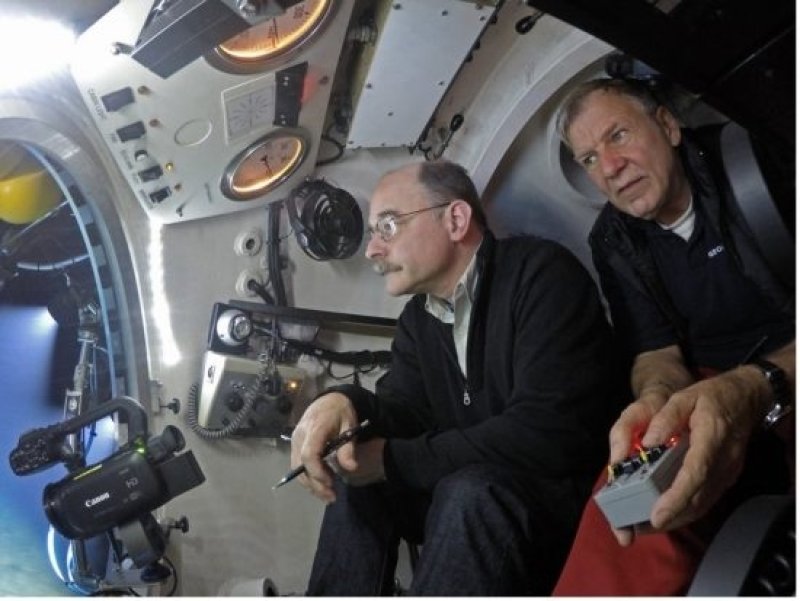 Prof. Mark Hannington and pilot Jürgen Schauer (GEOMAR) inside JAGO. Photo: JAGO team GEOMAR