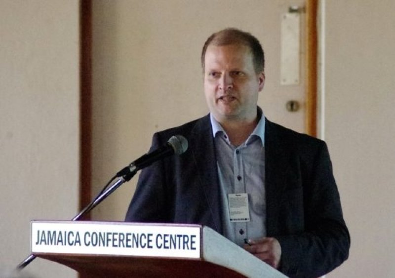 Dr Matthias Haeckel presenting the findings at the ISA briefing. (c) John Hanus, JPIOceans