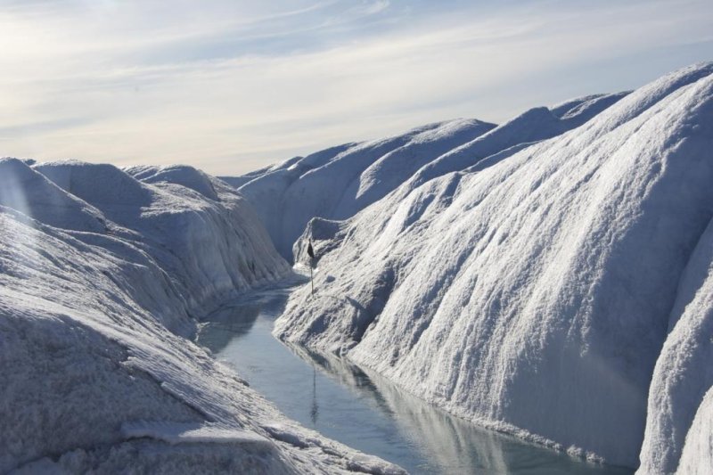 A meltwater stream on the Russell Glacier in western Greenland. Image taken during an expedition led by AWI glaciologist Coen Hofstede.
(c) Coen Hofstede