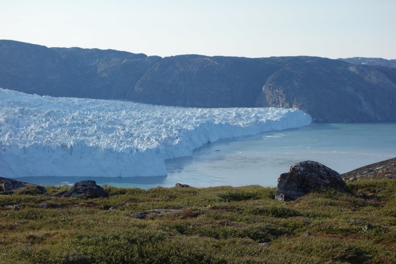 Aerial view of the Store Glacier in western Greenland (Uummannaq fjord).
(c) Coen Hofstede