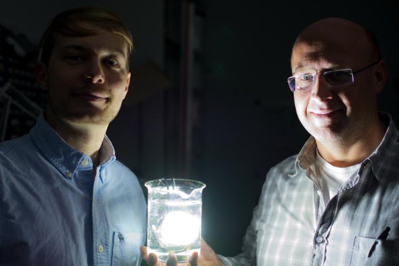 Dr Tom Kwasnitschka (left) and Dipl.-Ing. Jan Sticklus bringing light to the deep sea with their innovation. Photo: © Jan Steffen, GEOMAR
