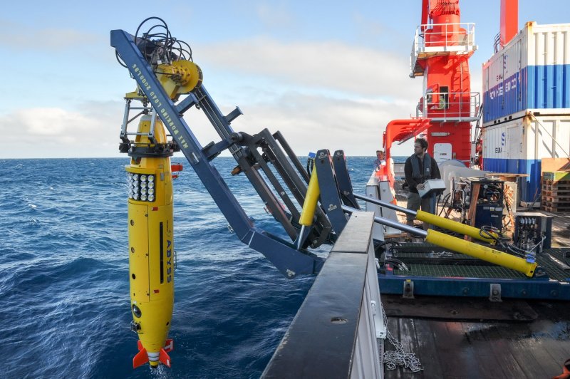 The GEOMAR’s AUV ABYSS is equipped with 24 of the new LED lights. Photo: © Emanuel Wenzlaff, GEOMAR