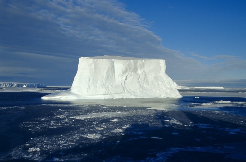Table iceberg near Pine Island
(c) Jan Grobys