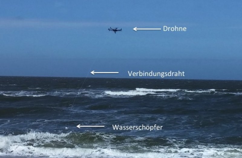 Using the drone to collect water samples.
(c) B. Quack, GEOMAR