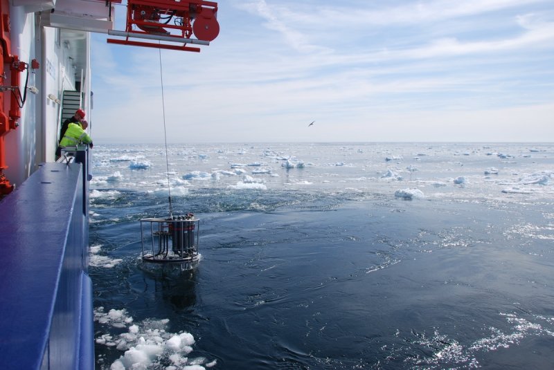 From the research vessel MARIA S. MERIAN, water samples are taken from the Labrador Sea.
(c) Rafael Abel, GEOMAR