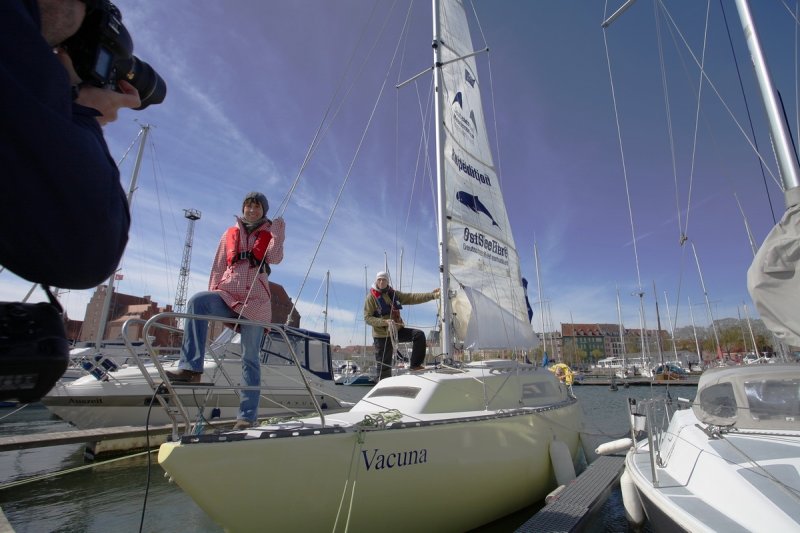 Corinna and Alexander start on their Expedition OstSeeTiere from the Stralsund Harbor. © Diana Quade / OZEANEUM Stralsund
