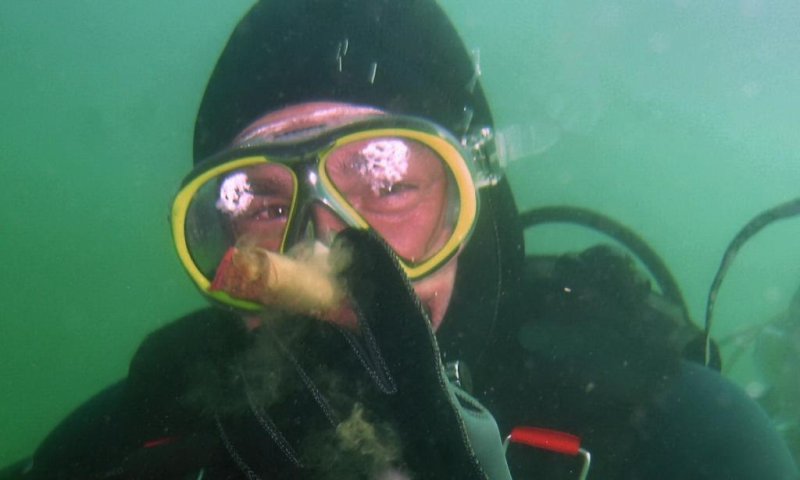 Philippines president bans smoking in public, offenders face jail time (c) Taucher.Net