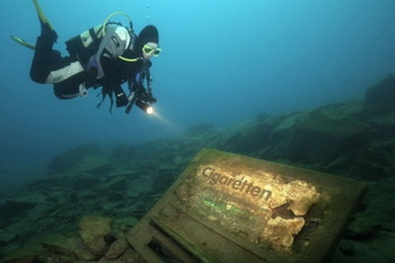 Selling or buying cigarettes or tobacco products is also forbidden in public (c) Taucher.Net