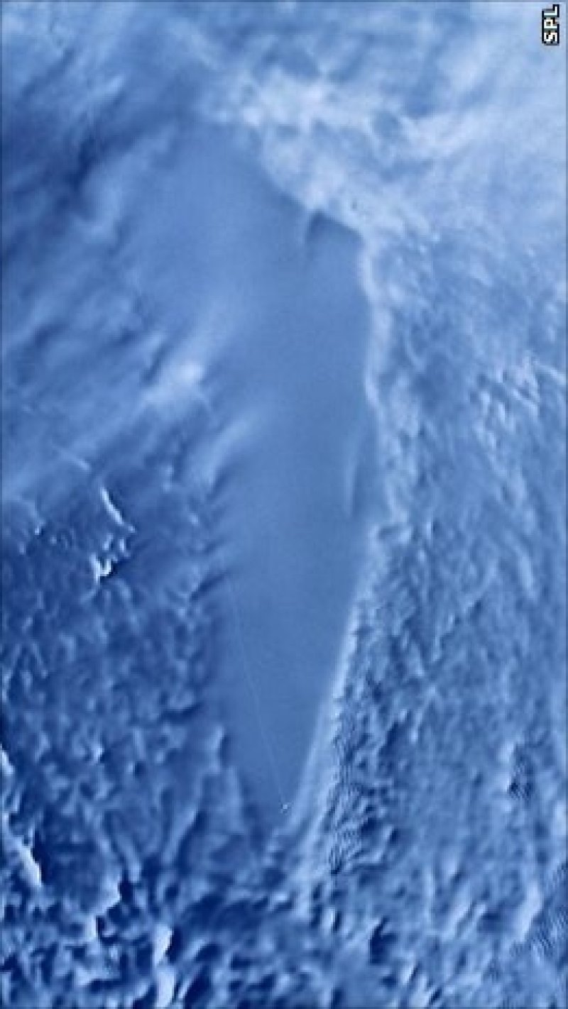 RADARSAT image of Lake Vostok, Antarctica. The ice above the lake has a smooth surface (c) NASA
von NASA