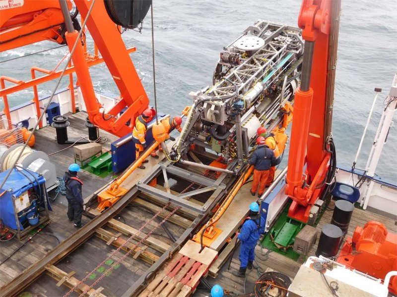 The seabed drill "MARUM-MeBo70" comes back on board after successful drilling © MARUM - Center for Marine Environmental Sciences, University of Bremen; G. Bohrmann