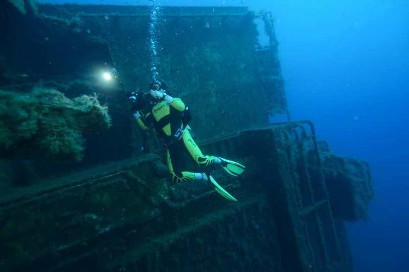 DIving the Zenobia (c) Andreas Wackenrohr