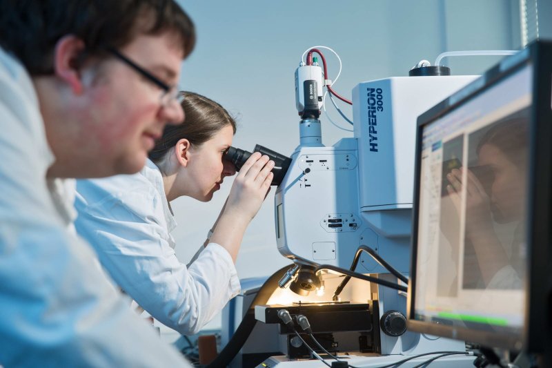 AWI employees are analysing a sea water sample for microplastic particles
(c) Tristan Vankann