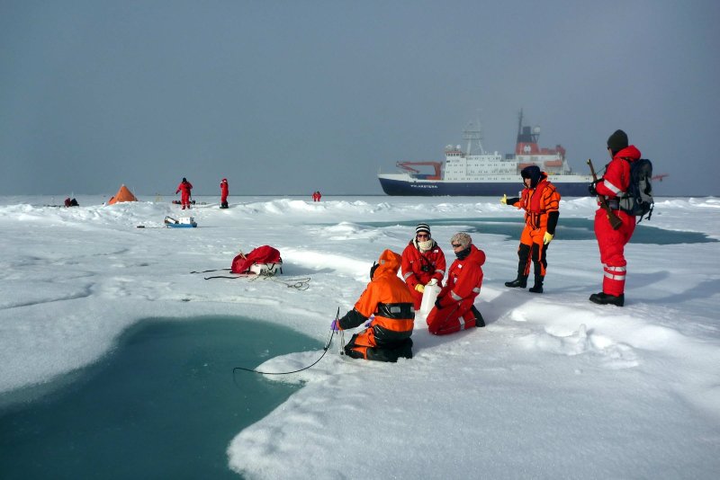 Melt pond on Arctic sea ice
(c) Mar Fernandez
