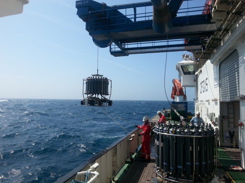 Water sampling in the Celtic Sea with a clean CTD System. photo. © D. Rusiecka, GEOMAR