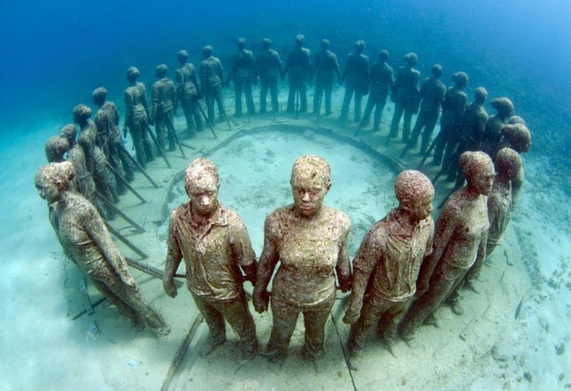 Underwater sculpture park in Grenada by Jason Taylor
(c) Orlanda K.