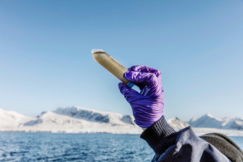 AWI biologists sample the Kongsfjord (Spitzbergen)
(c) Alfred-Wegener-Institut / Paolo Verzone