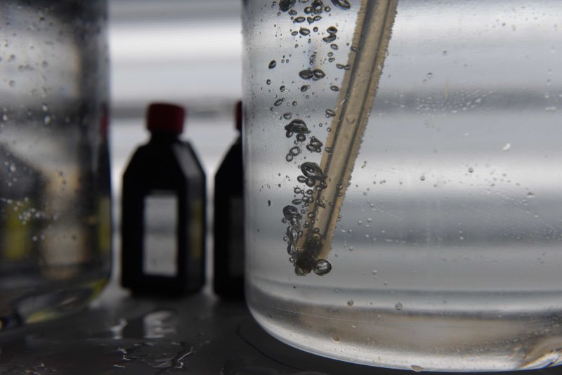 Laboratory work at AWIPEV research station in Ny-Ålesund, Spitzbergen.
(c) Alfred-Wegener-Institut / Rene Bürgi