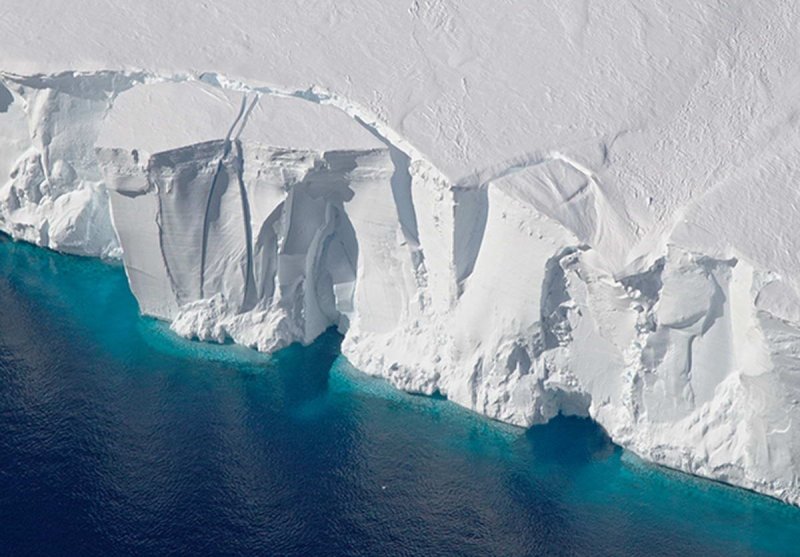 Antarctic ice-cliff
(c) NASA