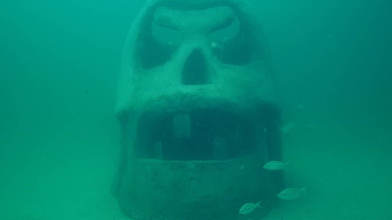 Skull under water (c) Underwater Museum of Art © Melissa Wheeler CAA / @Umaflorida, @culturalartsalliance, and @SouthWaltonArtificialReefAssociation