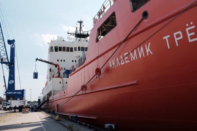 In Kiel, the equipment for the almost two-month expedition has already been loaded. (c) Jan Steffen / GEOMAR
