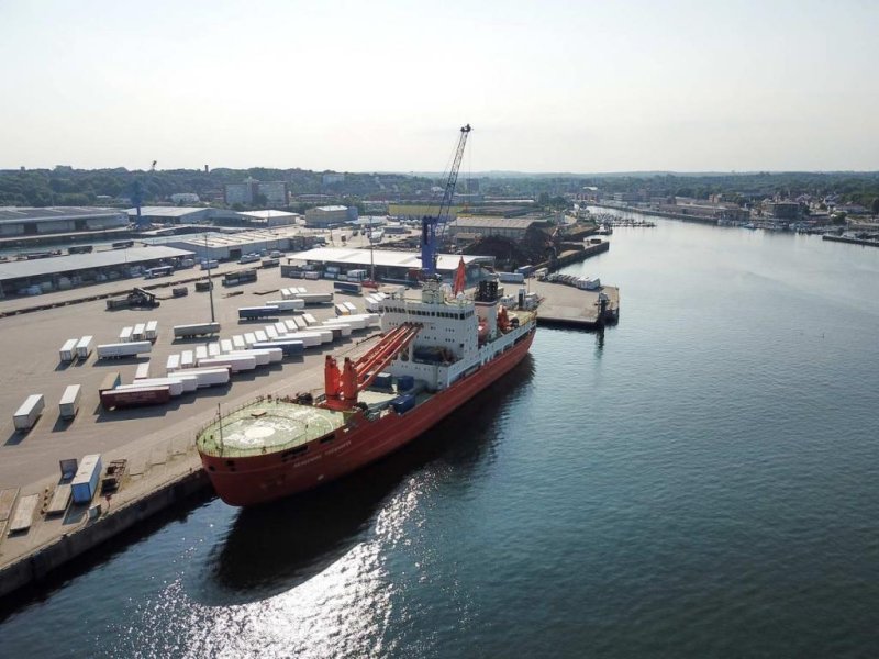 The AKADEMIK TRYOSHNIKOV in early August in the Kiel "Ostuferhafen". (c) Jens Klimmeck / GEOMAR
