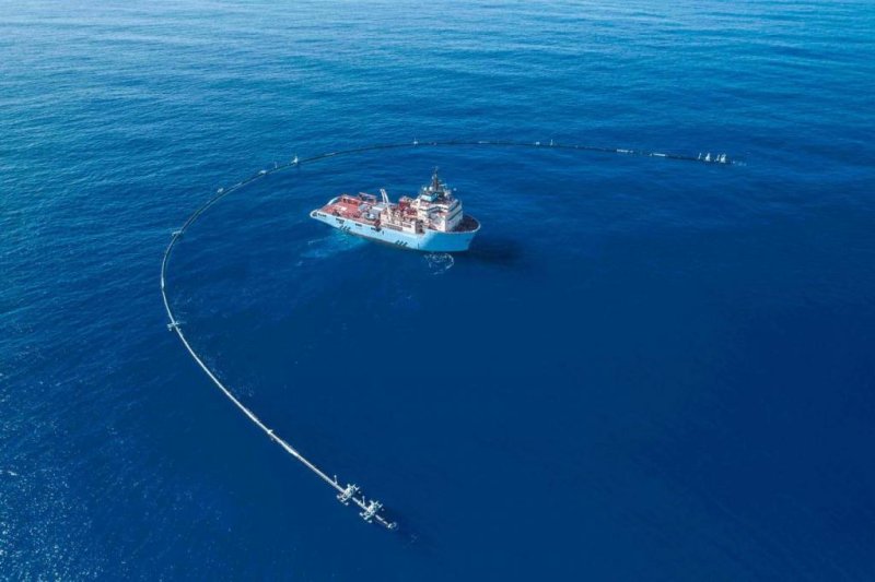 The "System 001" during the test-weeks in September 2018, photo: © The Ocean Cleanup