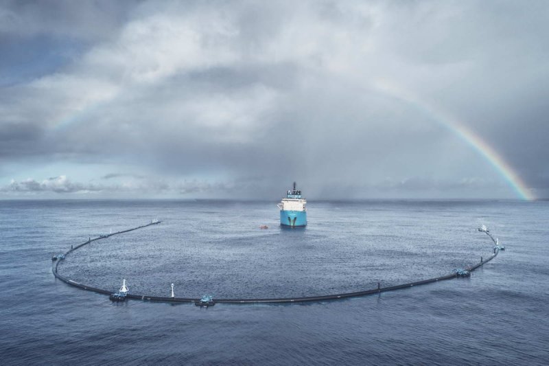 The cleaning system has arrived on site in the Great Pacific Garbage Patch, Photo: © The Ocean Cleanup