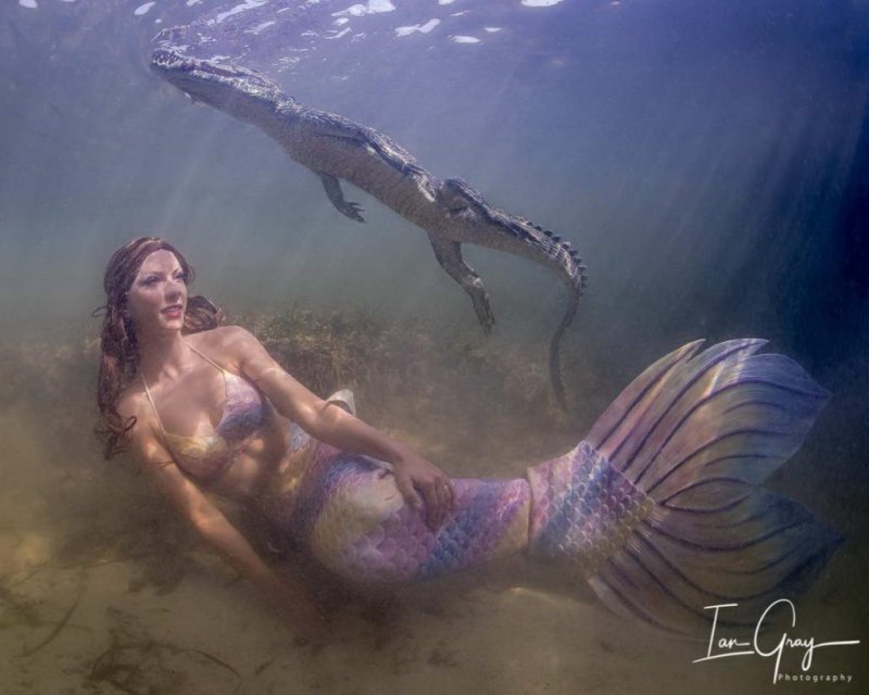 Posing with seawater crocodiles
(c) Ian Gray