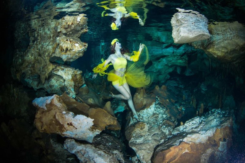 Cenote diving with a mermaid
(c) Ian Gray
