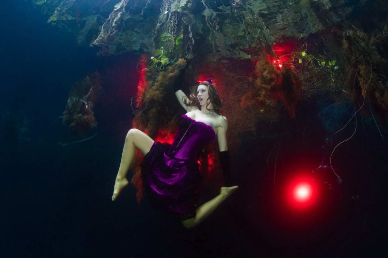 Cenote diving with a mermaid
(c) Ian Gray
