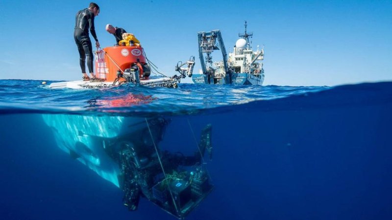 Diving boat "Alvin", (c) Luis Lamar, Woods Hole Oceanographic Institution