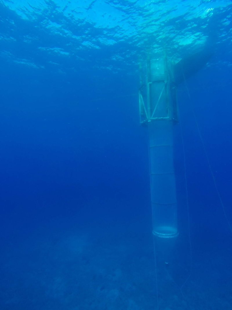 The mesocosms separate a 15 meter long water column from the rest of the sea water, (c) Michael Sswat / GEOMAR