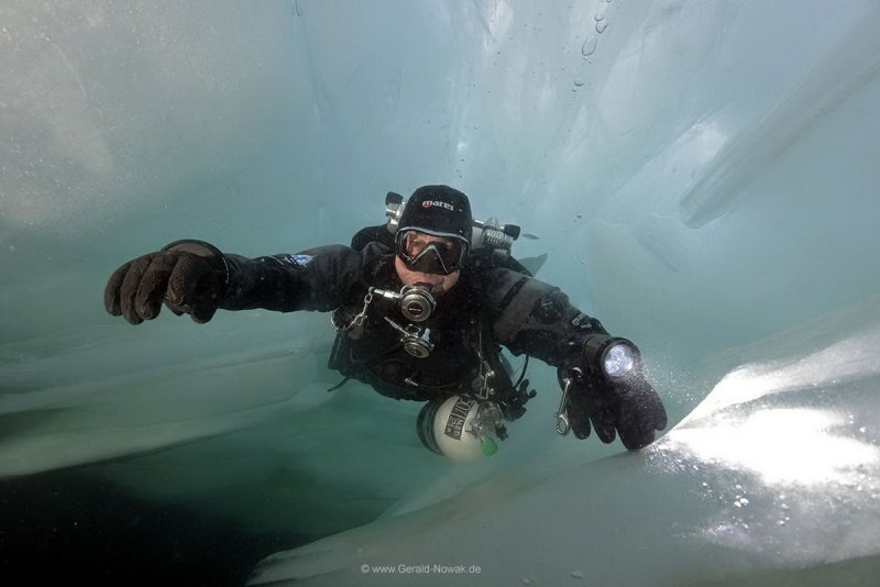 Ice Diving in Lake Baikal (c) Gerald Nowak