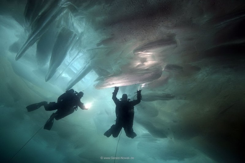 Ice Diving in Lake Baikal (c) Gerald Nowak