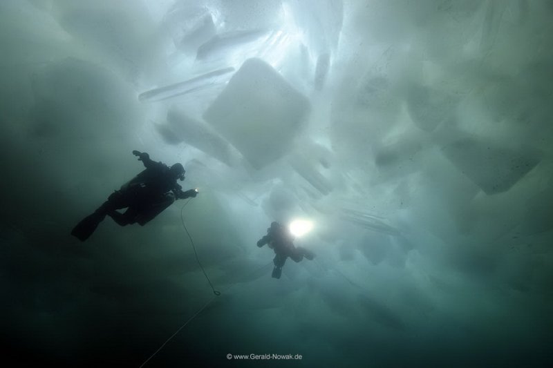 Ice Diving in Lake Baikal (c) Gerald Nowak