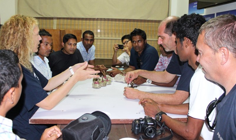 Dr. Nicole Kube from the German Maritime Museum at the workshop with residents, hotel operators and staff of dive centres (c) Coral Doctors