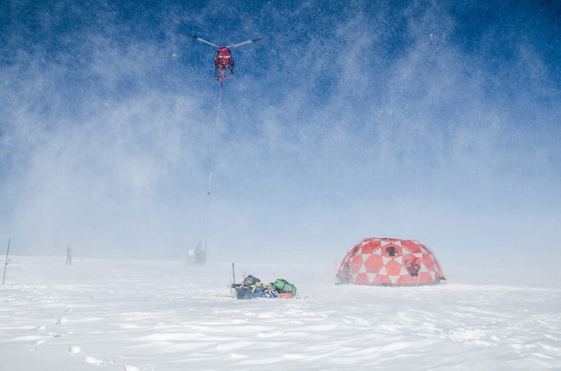 An Air Greenland helicopter takes off with a load of ice cores, (c) Sarah Das, Woods Hole Oceanographic Institution