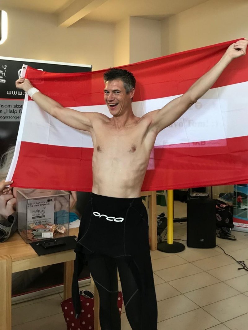 Tom Oberhuber celebrating his new world record.