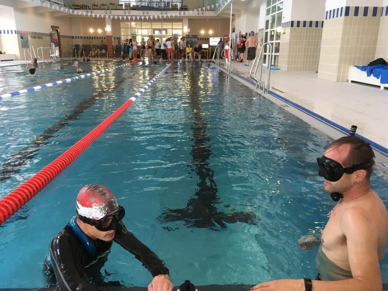 Full concentration before the record attemt starts: 48 minutes to go ...