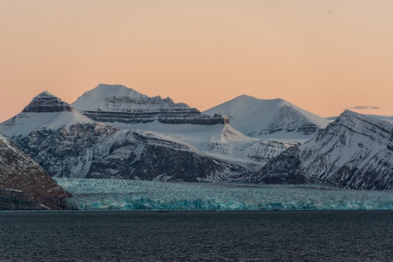 Glacier near Ny-Ålesund on Svalbard, Photo: © Andreas Wold